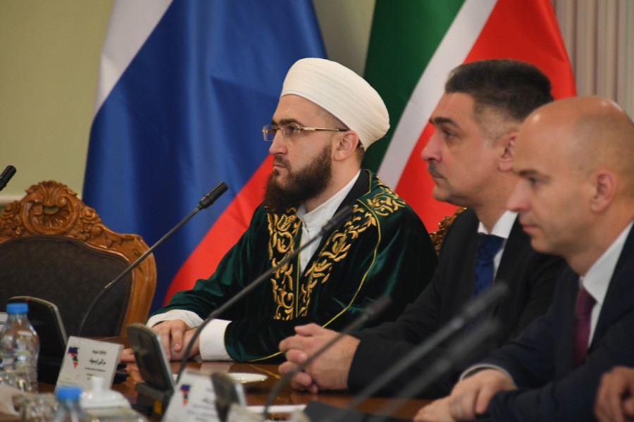Камиль хазрат Самигуллин в составе татарстанской делегации в Иране посетил Мешхедский университет
