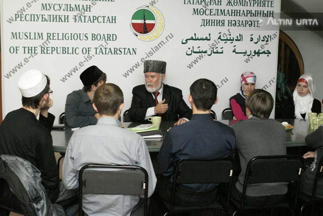 Р.Батулла встретился  с мусульманской молодежью