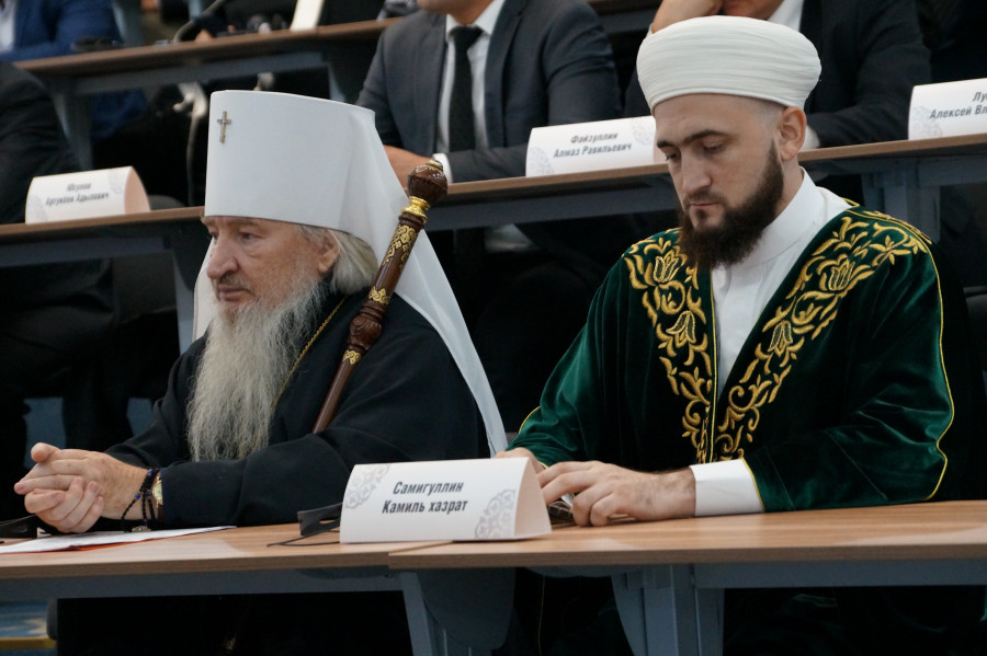 "Ефәк юл - җир буенча барып,күккә илтүче"