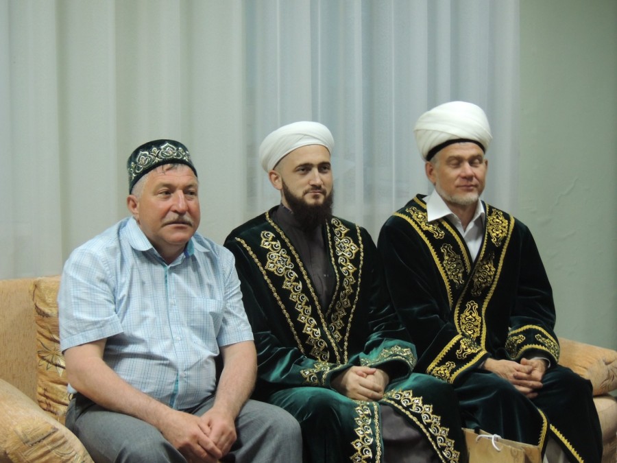 Татарстан мөфтие Ленингорск мөселманнары белән очрашты