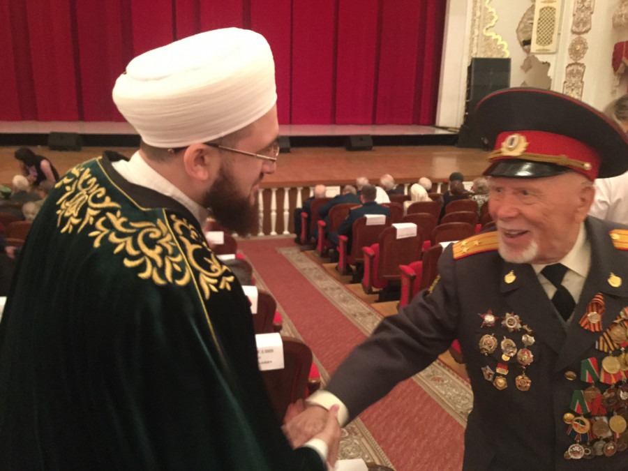 Татарстан мөфтие: “Мөселманнар фашистларга каршы көрәштә күренмәгән ватанпәрвәрлек һәм батырлык күрсәтәләр!”