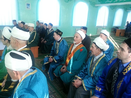 Аксубай имамнарына шәһадәтнамәләр тапшырылды