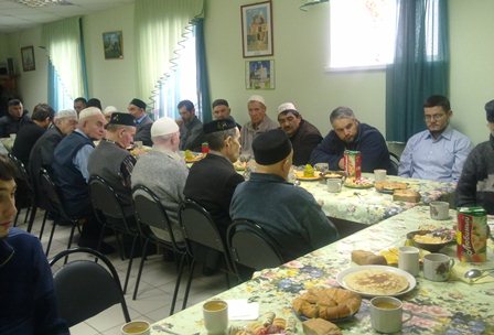 Мәхәллә халкы өчен төшке аш оештырылды